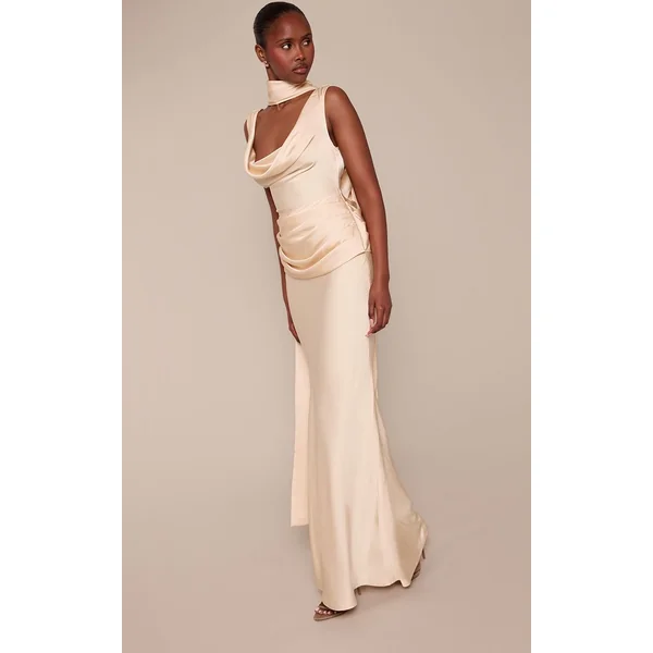Crème Au Beurre Robe Longue Sirène Drapée À Col Bénitier En Satin Crème Buttercream Plt Label