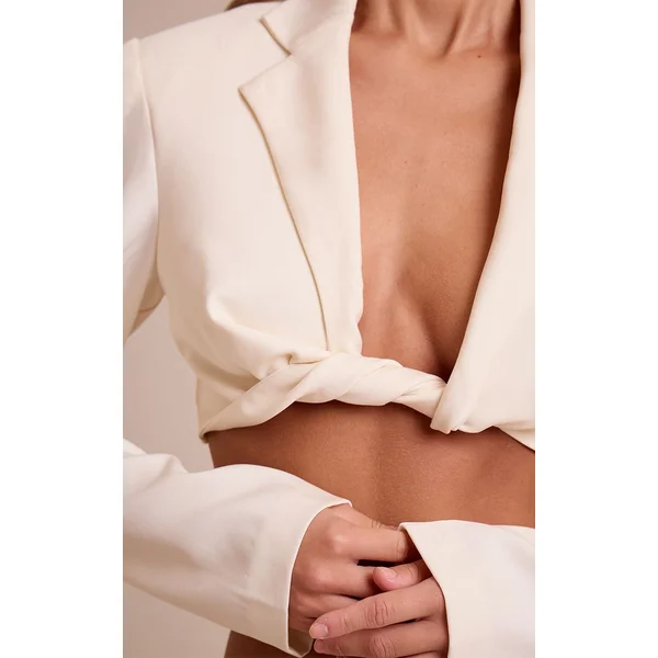Crème Blazer Court À Manches Longues Avec Détail Torsadé Coordonné