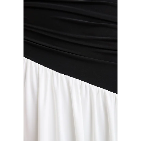 Danila | Robe longue noire et blanche à encolure asymétrique avec taille basse