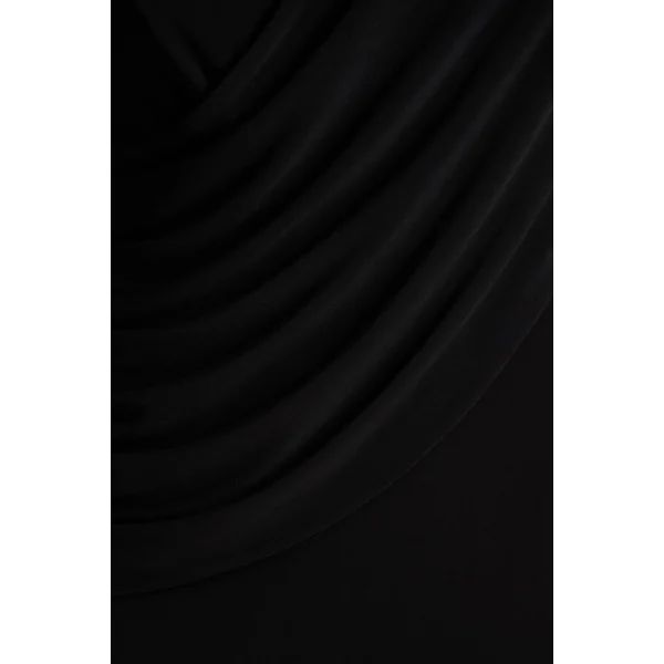 Daphira | Robe longue noire à décolleté plongeant extrême