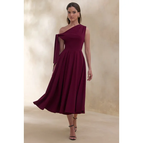 Daring | Robe mi-longue bordeaux à encolure asymétrique et détail noué