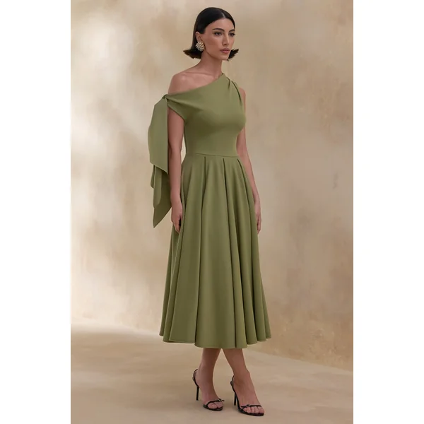 Daring | Robe mi-longue olive à encolure asymétrique et détail noué