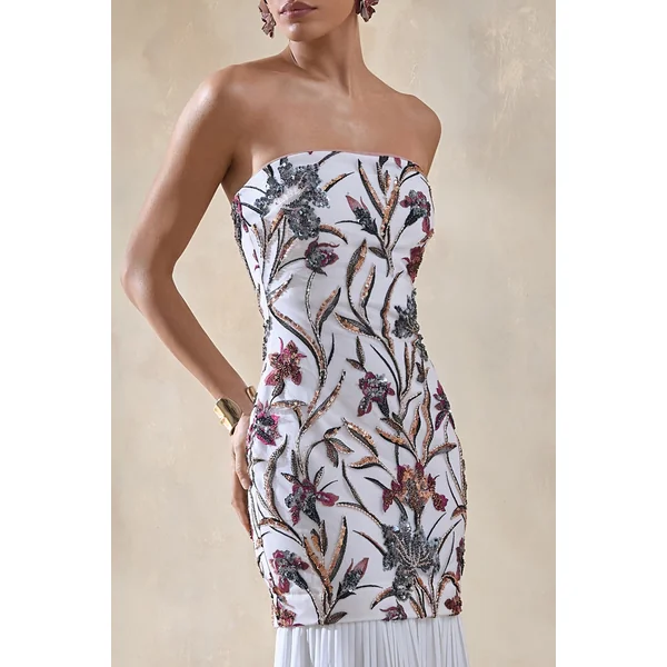 Denise | Robe longue crème à sequins floraux à encolure bandeau taille basse et jupe en mesh