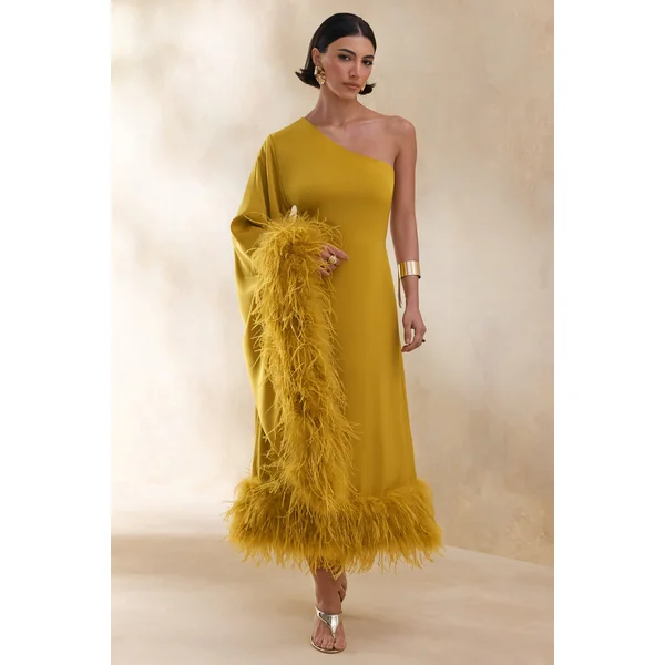 Destiny | Robe mi-longue jaune en satin à encolure asymétrique avec détails en plumes