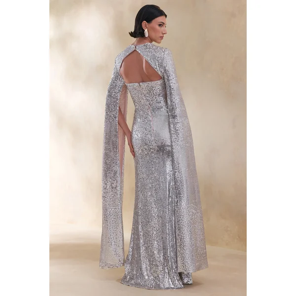 Devora | Robe Longue en Sequins Argentés à Encolure Ras du Cou avec Manches Cape