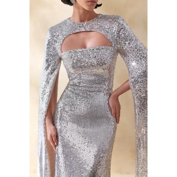 Devora | Robe Longue en Sequins Argentés à Encolure Ras du Cou avec Manches Cape