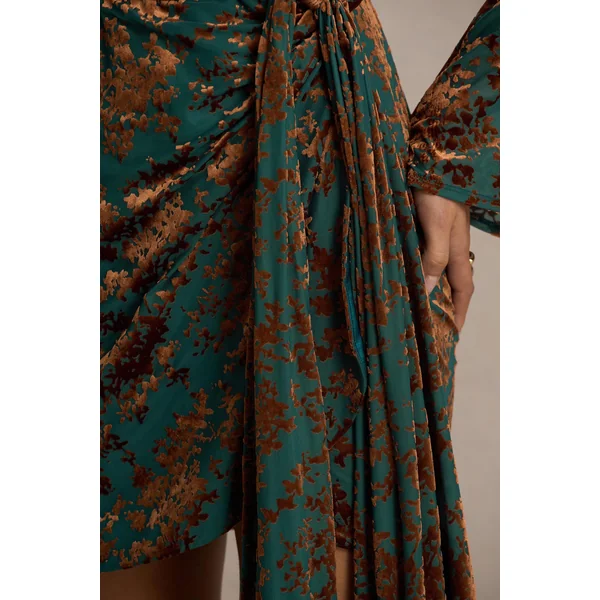 Dimitra | Mini-robe portefeuille en velours dévoré vert foncé et marron à décolleté plongeant
