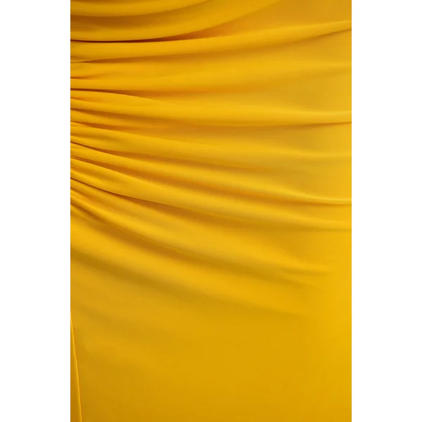 Diva | Robe longue jaune à encolure fendue avec détails froncés
