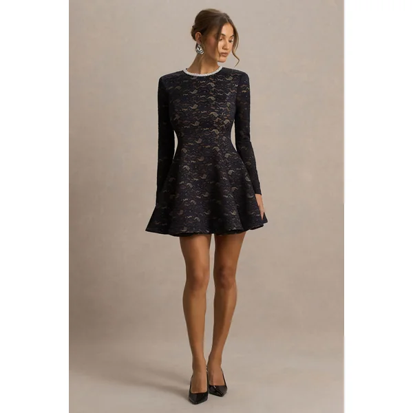Divine | Mini-robe noire en dentelle à encolure ras-du-cou ornée