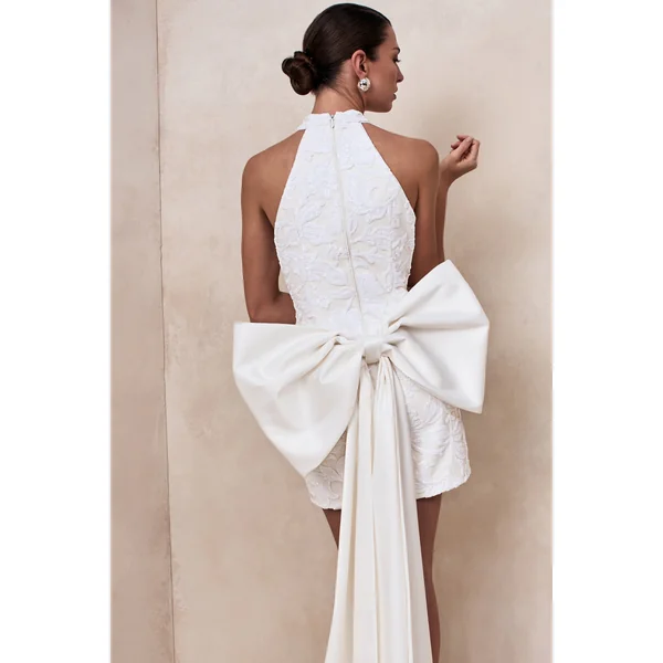 Dreamer | Mini-robe blanche en dentelle à encolure halter avec détail de rosette oversize