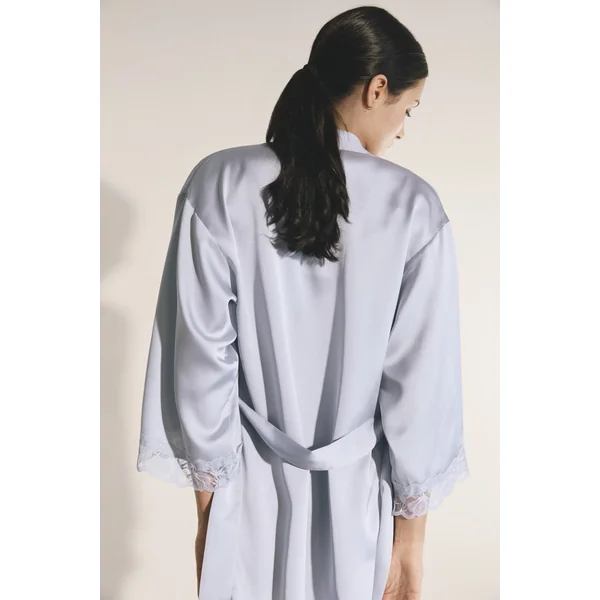 Déshabillé de pyjama satiné avec détail en dentelle