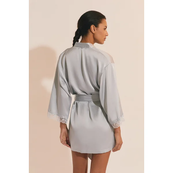Déshabillé de pyjama satiné avec détail en dentelle