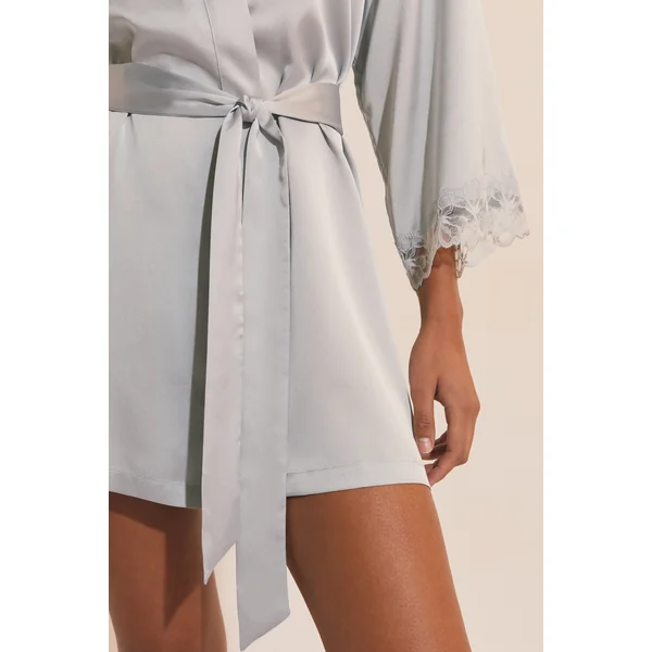 Déshabillé de pyjama satiné avec détail en dentelle