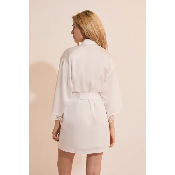 Déshabillé de pyjama satiné avec détail en dentelle