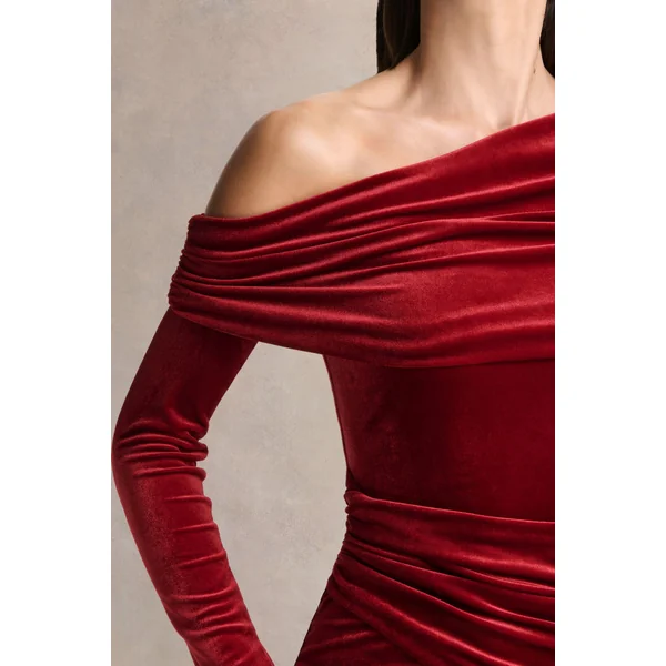 Eirene | Robe mi-longue en velours bordeaux à encolure asymétrique