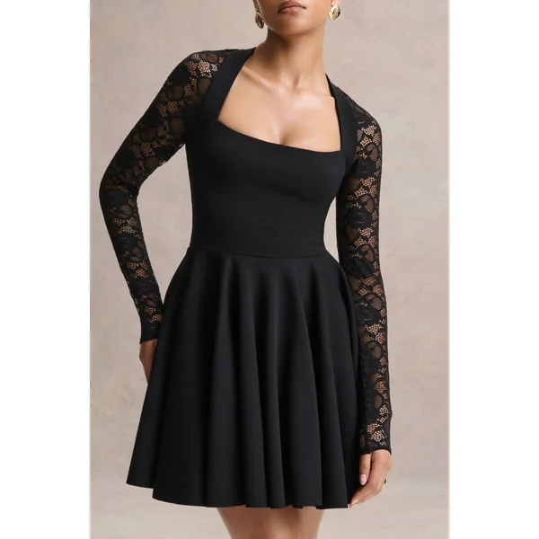 Elowen | Mini-robe noire à encolure carrée avec manches en dentelle