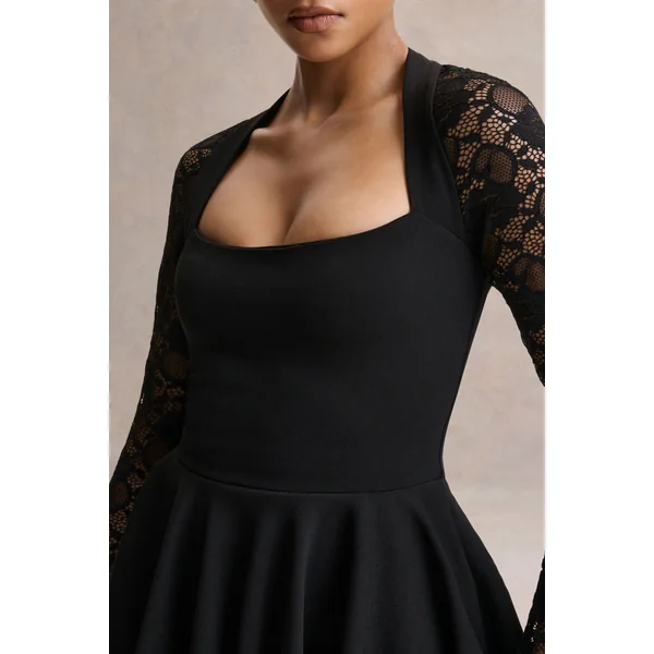 Elowen | Mini-robe noire à encolure carrée avec manches en dentelle
