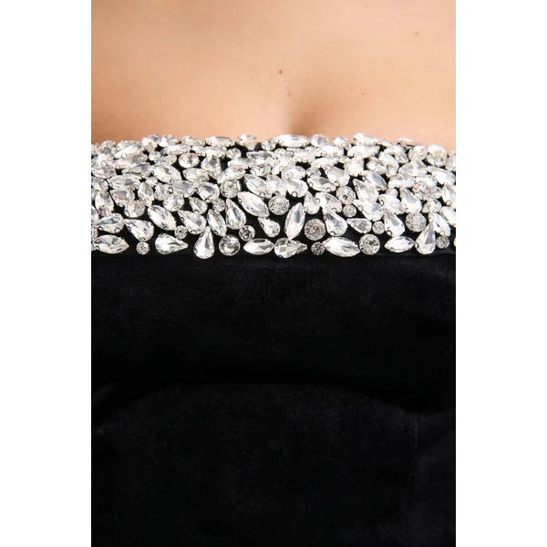 Emelie | Combinaison noire en velours à encolure bandeau ornée à la main