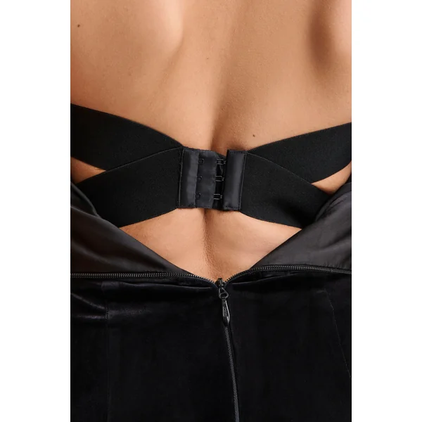 Emelie | Combinaison noire en velours à encolure bandeau ornée à la main