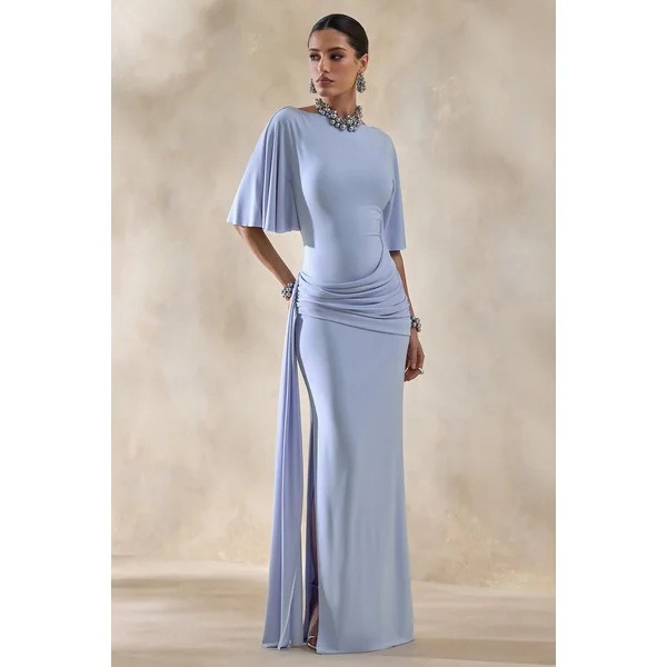 Emerelle | Robe longue bleu poudré à encolure large avec ceinture et détails drapés
