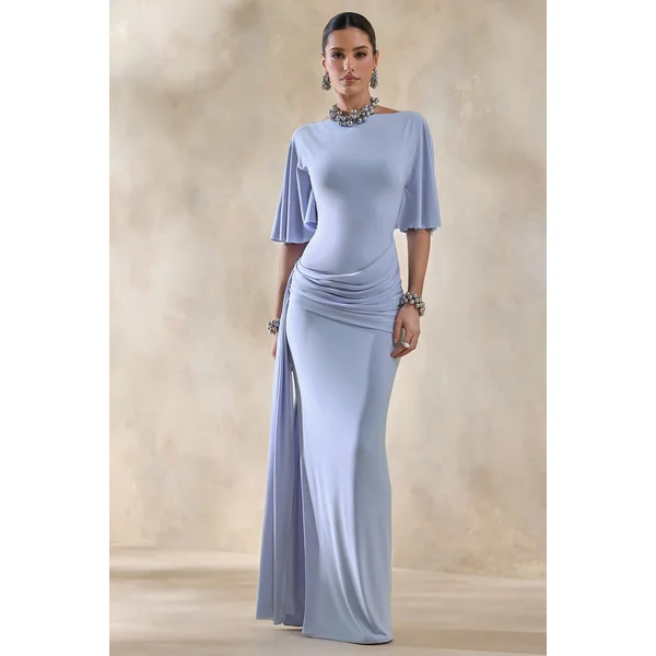 Emerelle | Robe longue bleu poudré à encolure large avec ceinture et détails drapés
