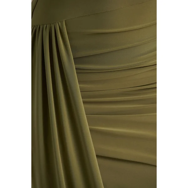 Enchant | Robe mi-longue olive à cape asymétrique torsadée
