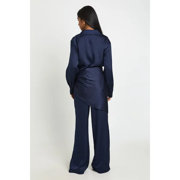 Ensemble Coordonné Chemise Et Pantalon En Satin Avec Taille Nouée