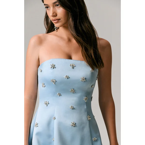 Entice | Mini-robe en satin bleu poudré ornée