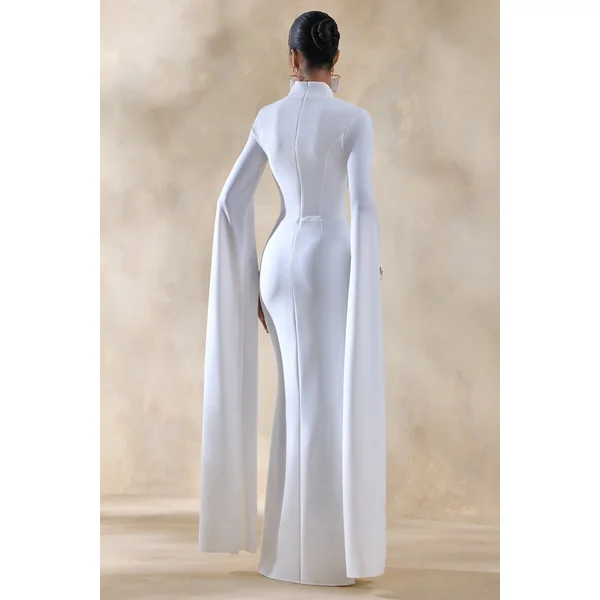 Esme | Robe longue blanche à encolure carrée et manches cape