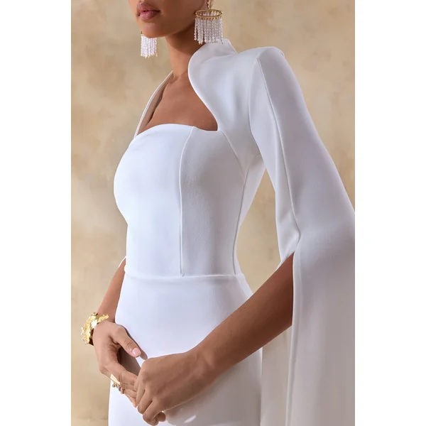 Esme | Robe longue blanche à encolure carrée et manches cape