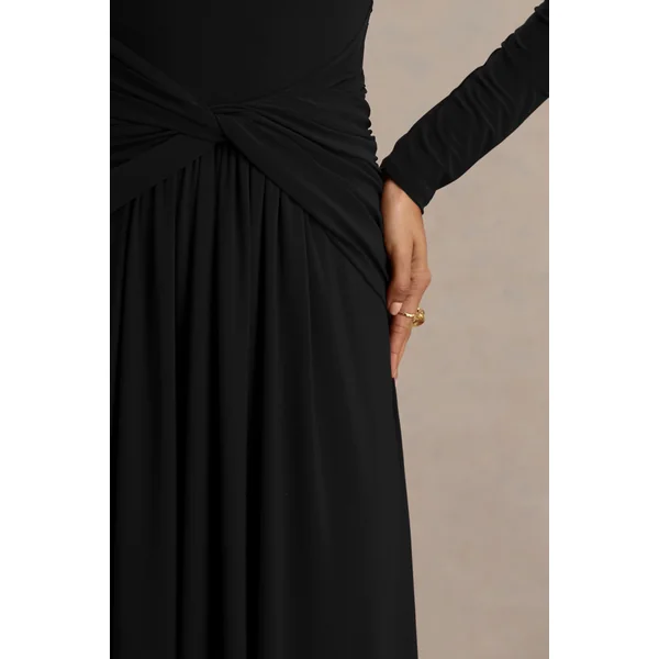 Estrella | Robe longue noire à haute encolure avec détails froncés