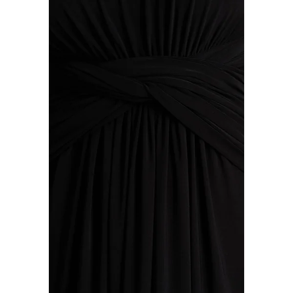 Estrella | Robe longue noire à haute encolure avec détails froncés