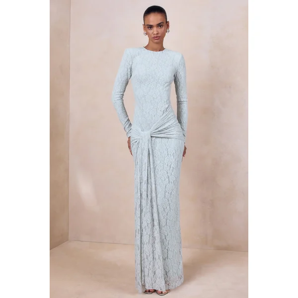 Evangela | Robe longue en dentelle bleu poudré à encolure ronde avec détail portefeuille