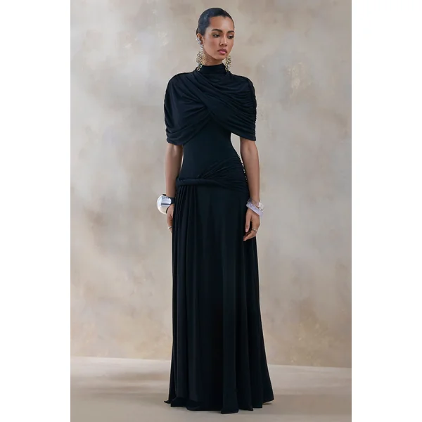 Evelisse | Robe longue noire à col montant avec manches cape courtes