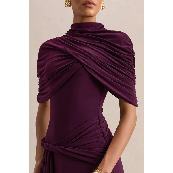 Evelisse | Robe longue prune à encolure haute avec manches cape courtes