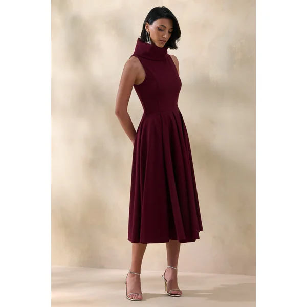 Exclusivity | Robe mi-longue bordeaux à encolure haute
