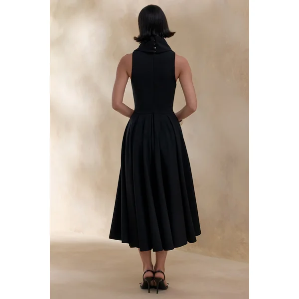 Exclusivity | Robe mi-longue noire à encolure haute