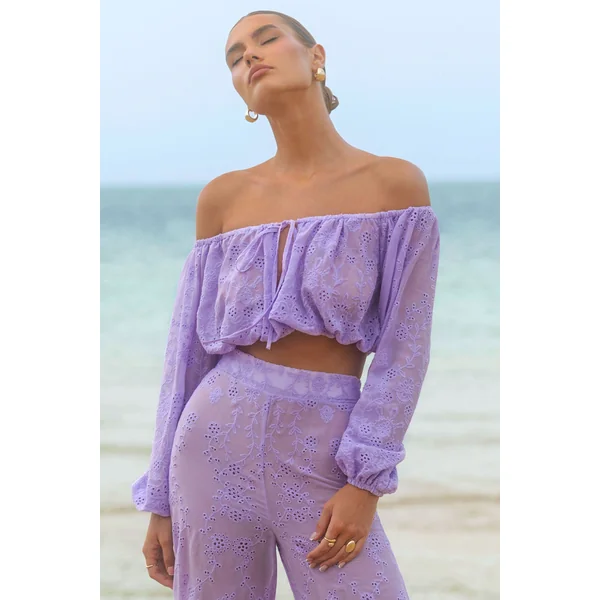 Fabienne | Top bardot à manches bouffantes en broderie lilas