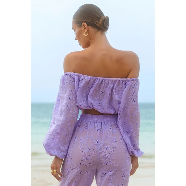 Fabienne | Top bardot à manches bouffantes en broderie lilas