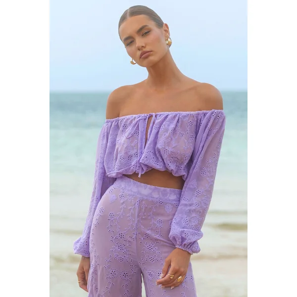 Fabienne | Top bardot à manches bouffantes en broderie lilas