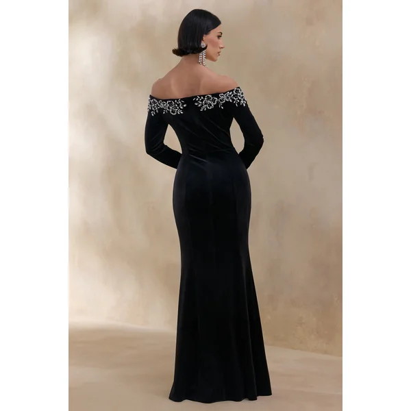 Fern | Robe longue noire en velours à décolleté bardot orné