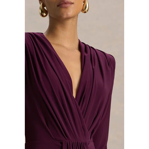 Flashy | Robe longue bordeaux à encolure plongeante avec détails froncés
