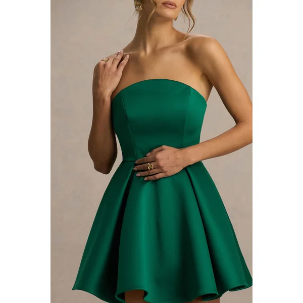 Fleur | Mini-robe en satin vert foncé à décolleté bandeau