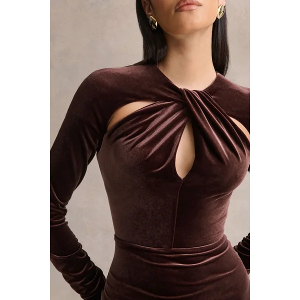 Francine | Robe mi-longue en velours marron à encolure ronde et détails à découpes