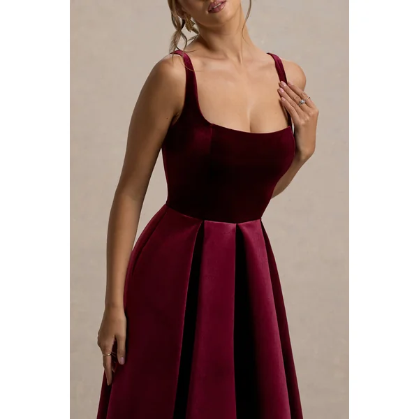 Francisca | Robe Mi-Longue à Bretelles en Velours Baies avec Longueur Volumineuse