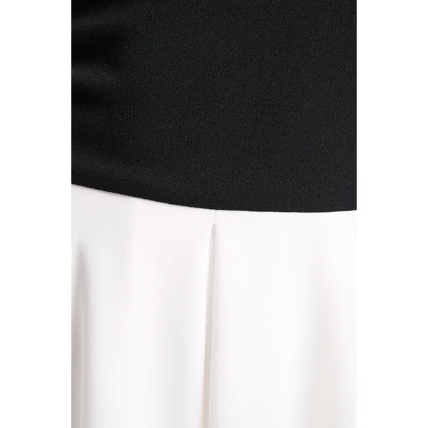 Frederica | Robe mi-longue noire et blanche à encolure bardot