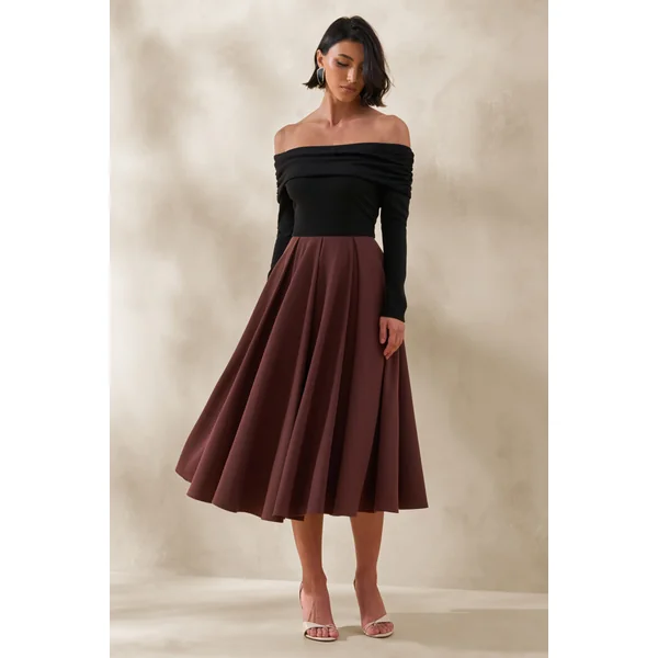Frederica | Robe mi-longue noire et marron à encolure bardot