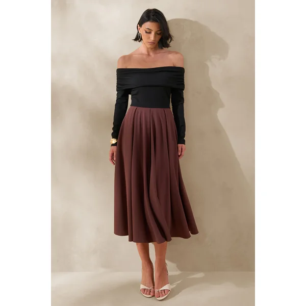 Frederica | Robe mi-longue noire et marron à encolure bardot