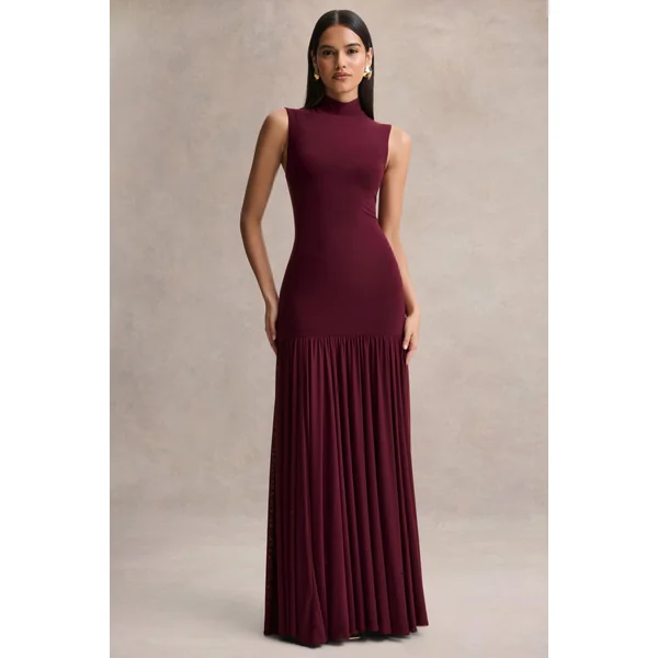 Gigi | Robe longue bordeaux à col montant avec taille basse et jupe transparente