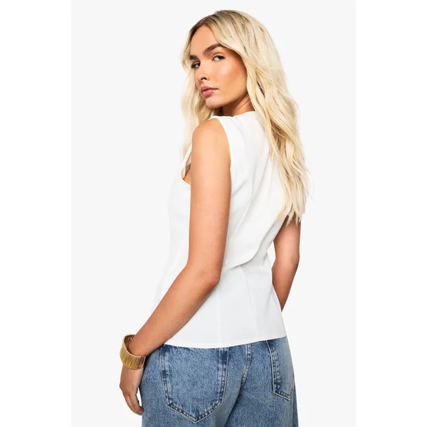 Gilet ajusté à boutons dorés